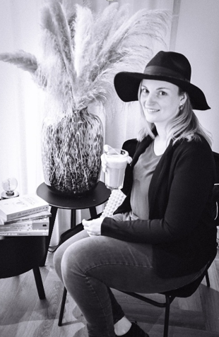 Make Money Online: How to Build Passive Income with Digital Products - selman tech || selmantech com || selmantech com app download