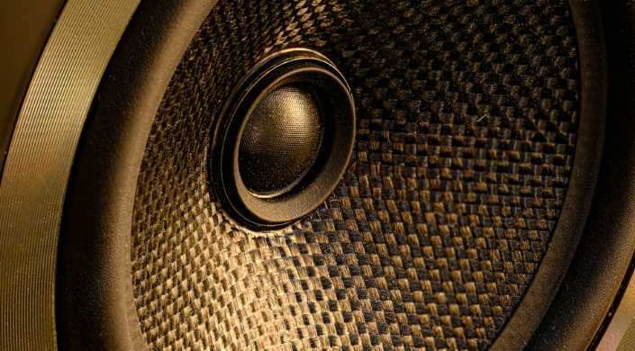 How the Desk mounted Speaker Shelf changes the setup