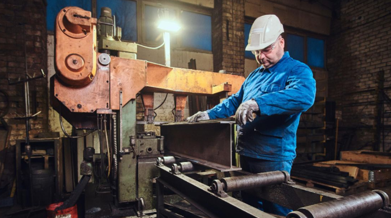 Choosing the Right Machine for Metal Bending