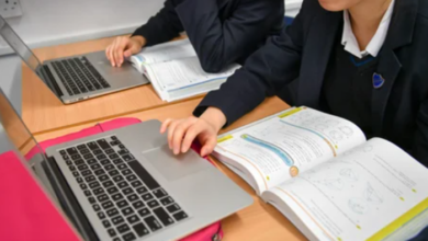 How UK Students are Using AI-Human Hybrid Support to Navigate 2026 Academic Standards